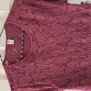 ARIZONA JEAN CO WOMENS JUNIOR "CRUSHED BERRY" SHORT SLEEVE FLORAL TOP LARGE